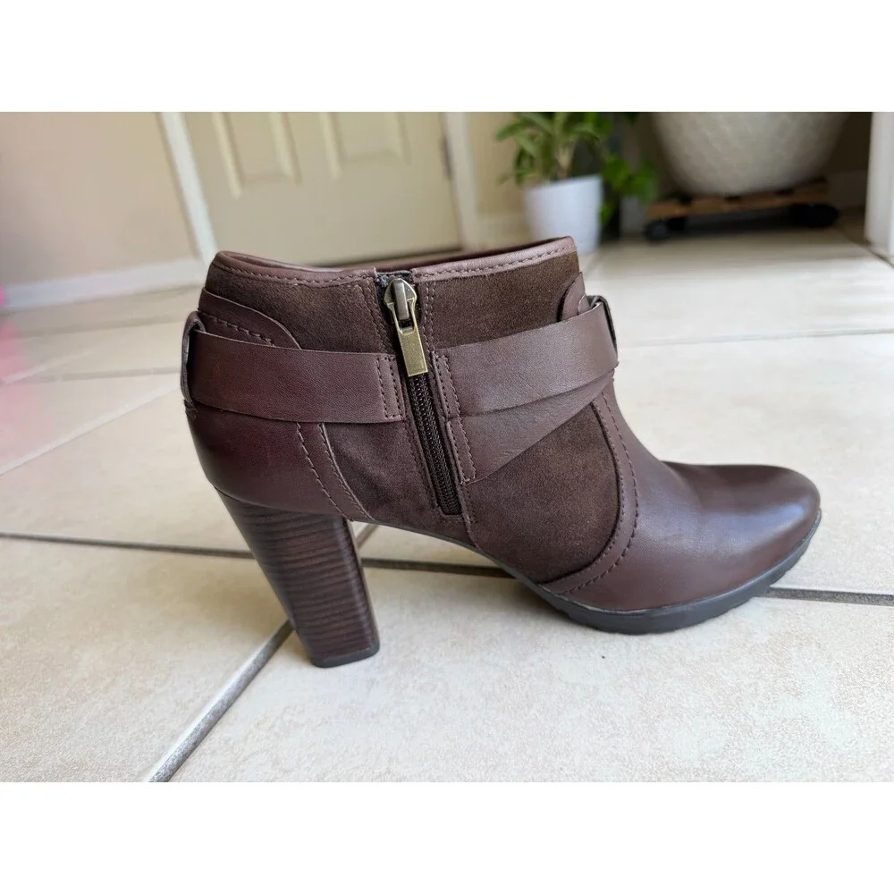 Clarks Scheme Act Brown Leather Suede Ankle Booties Buckle Women's Size 9.5M